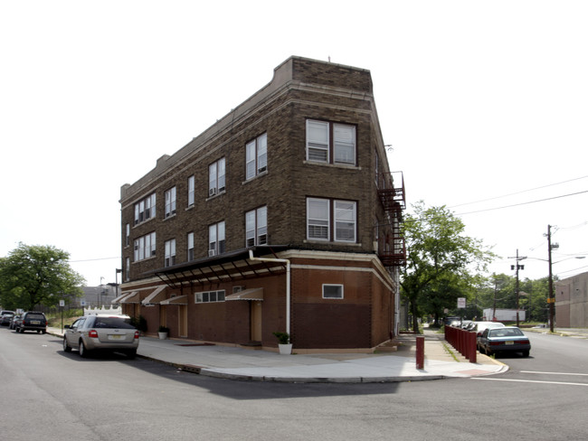 1158 Chestnut St in Elizabeth, NJ - Building Photo - Building Photo