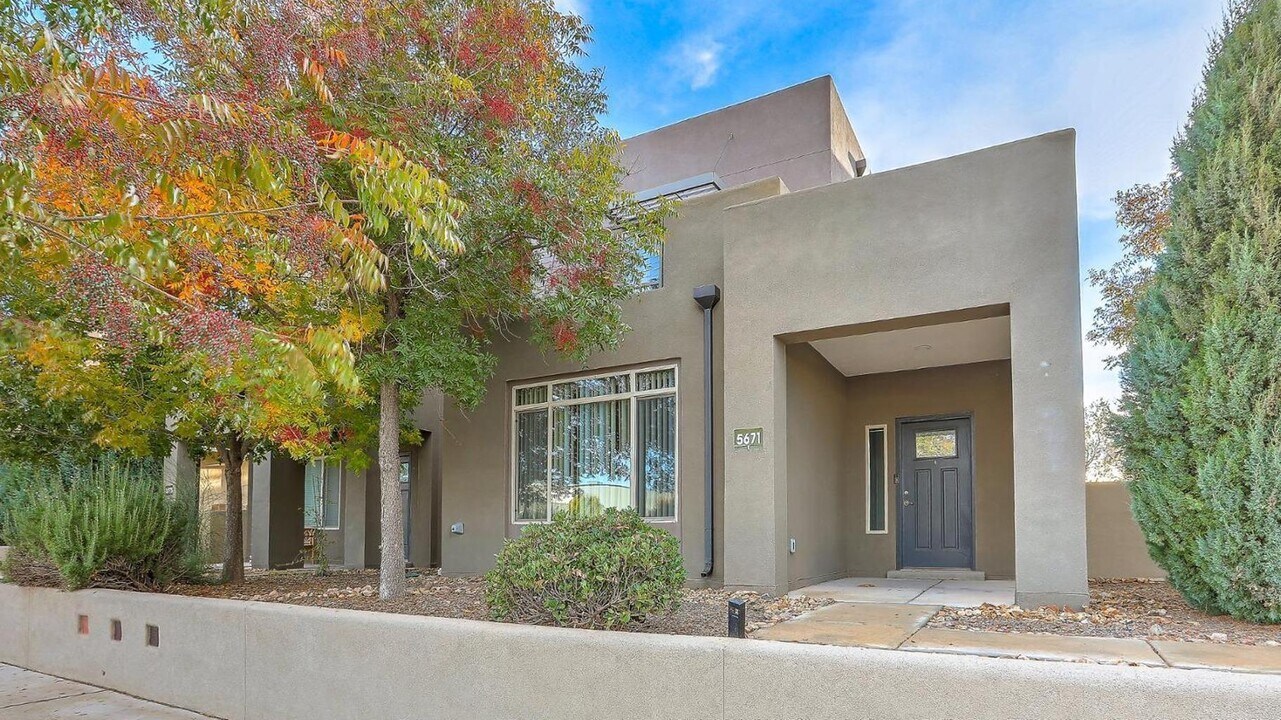 5671 University Blvd SE in Albuquerque, NM - Building Photo