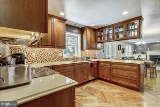 8225 Osage Ln in Bethesda, MD - Building Photo - Building Photo