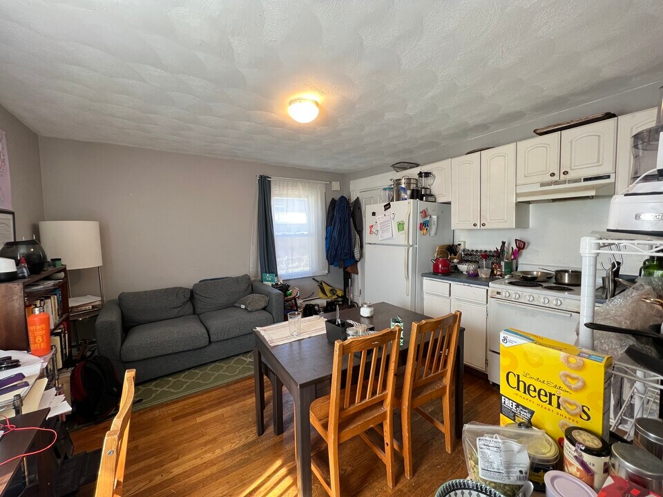 639 Somerville Ave, Unit 1 in Somerville, MA - Building Photo