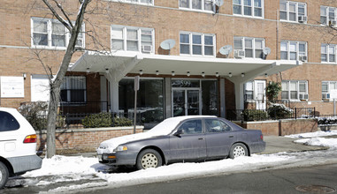 Broadway Towers in Paterson, NJ - Building Photo - Building Photo