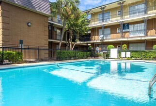 9407 Westheimer Rd-Unit -305 in Houston, TX - Building Photo - Building Photo