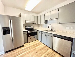 1430 Sierra Dr in Virginia Beach, VA - Building Photo - Building Photo