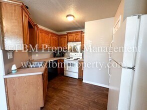 1009 SW Main St in Ennis, TX - Building Photo - Building Photo