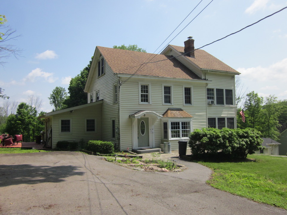 20 Pine Tree Rd in Monroe, NY - Building Photo