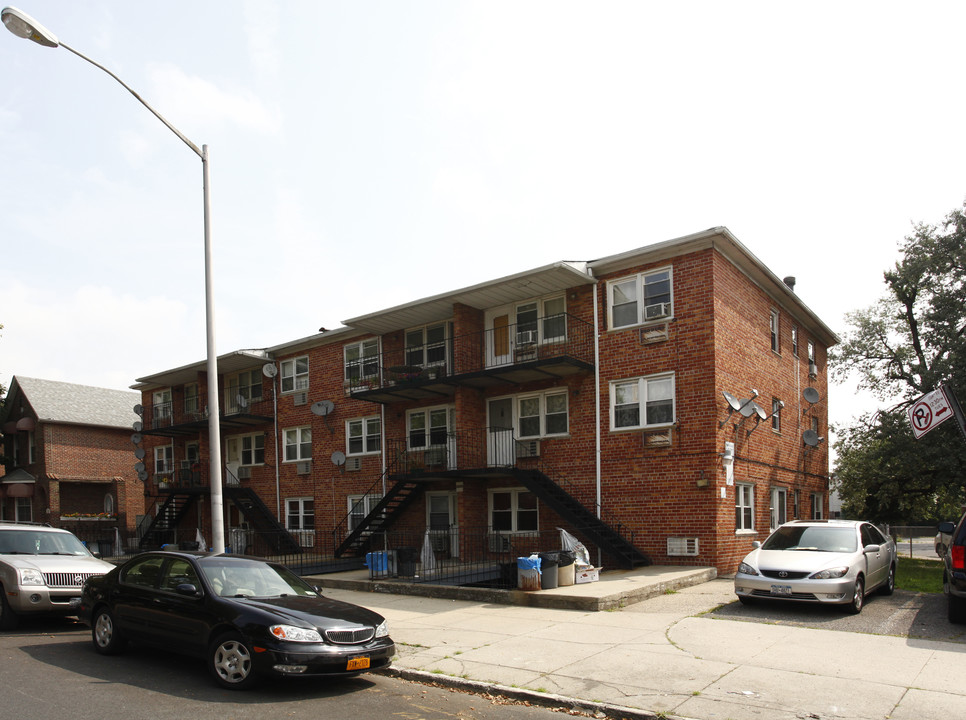 1960 E 46th St in Brooklyn, NY - Building Photo