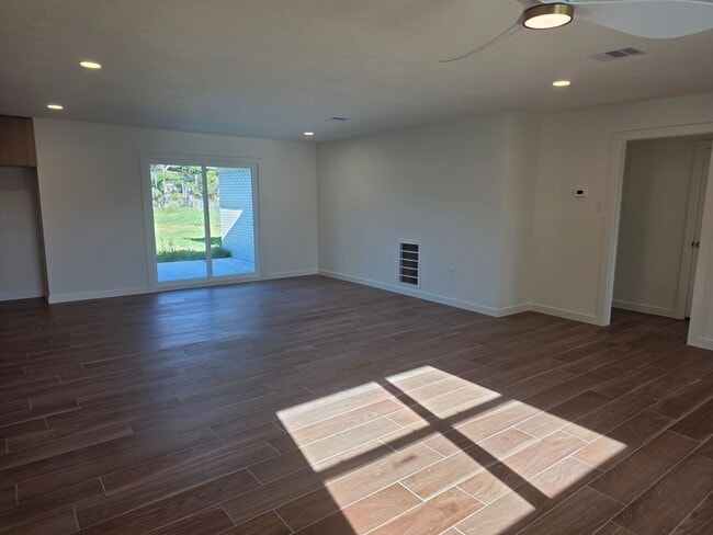 803 Coleman St in Dayton, TX - Building Photo - Building Photo