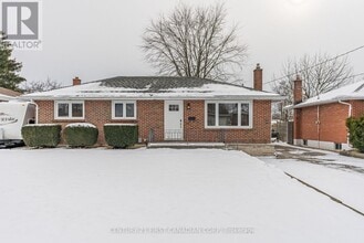 177 Myrtle St in St Thomas, ON - Building Photo - Building Photo