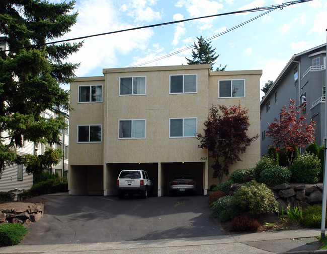 Bal-anne Apartments in Seattle, WA - Building Photo - Building Photo