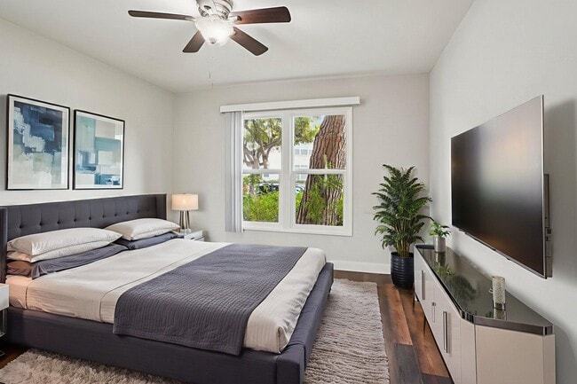 Hollypark Knolls Apartments in Inglewood, CA - Foto de edificio - Building Photo