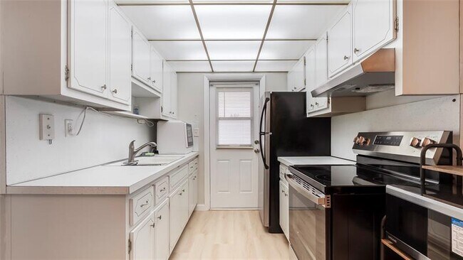 1855 Plunkett St in Hollywood, FL - Foto de edificio - Building Photo