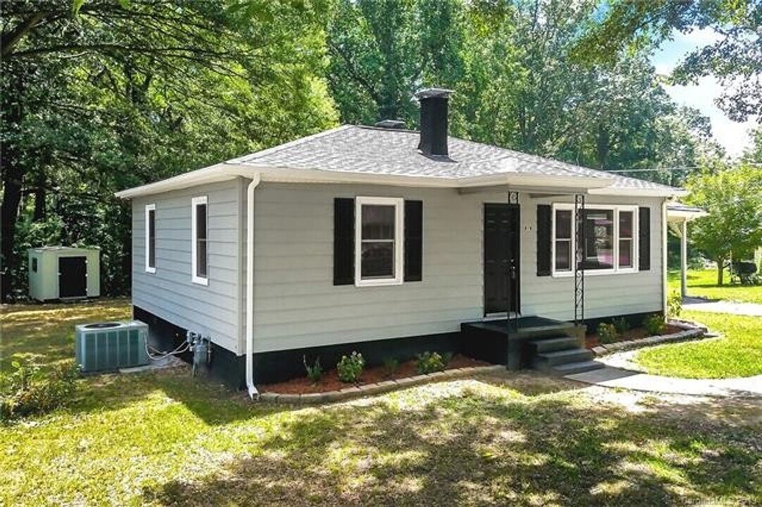 1816 Auten Rd in Gastonia, NC - Building Photo