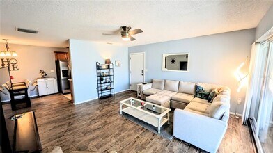 2950 Clark Rd in Sarasota, FL - Building Photo - Building Photo