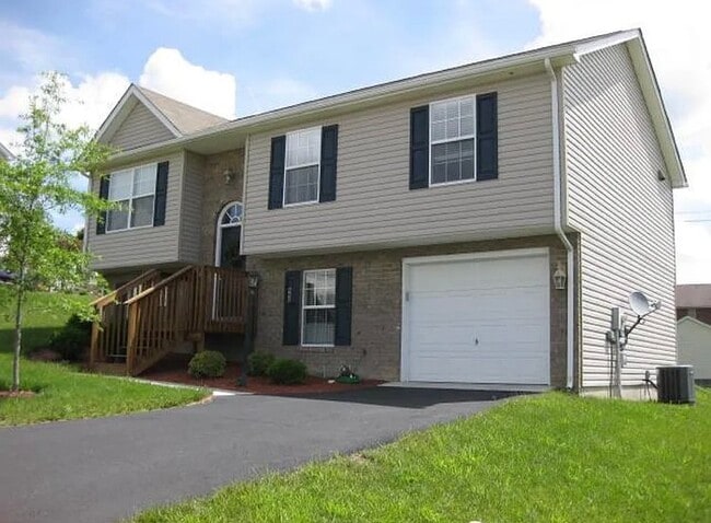 property at 890 New Village Dr NW