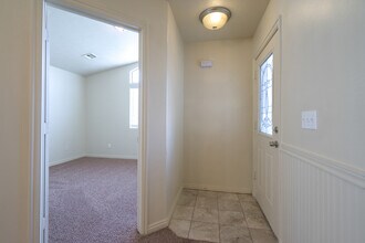2056 E Middleton Dr in Saint George, UT - Building Photo - Building Photo