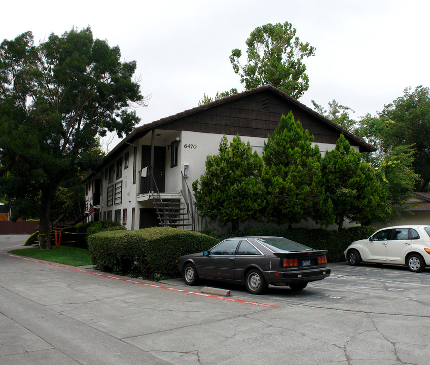 6470 Country Club Dr in Rohnert Park, CA - Foto de edificio