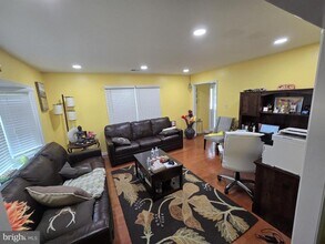 10003 Five Oaks Rd in Fairfax, VA - Building Photo - Building Photo