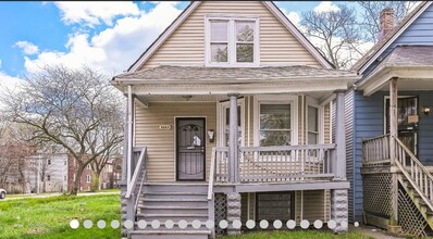 8003 S Marquette Ave in Chicago, IL - Building Photo - Building Photo