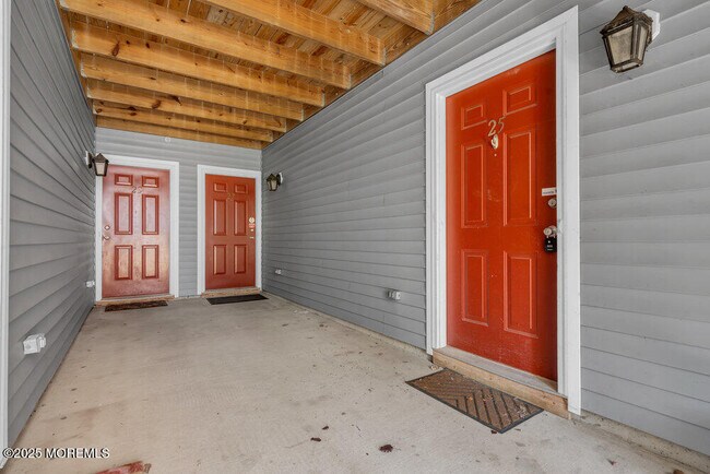 25 Jockey Ln in Tinton Falls, NJ - Building Photo - Building Photo