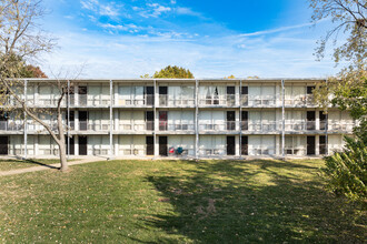 Cabana Club Apartments in St. Ann, MO - Building Photo - Building Photo