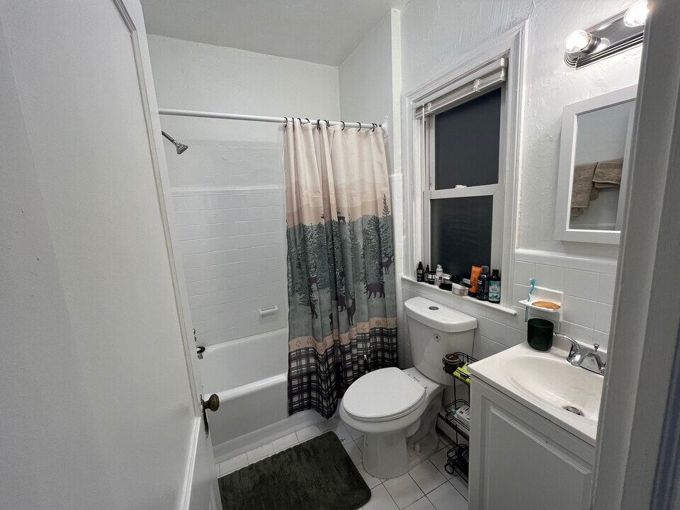 20 Veterans Sq, Unit B1 in Media, PA - Building Photo