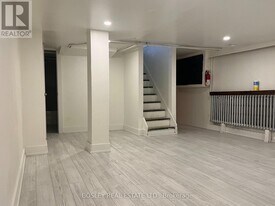 383 Lansdowne Ave in Toronto, ON - Building Photo