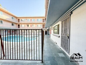 13115 Oxnard St in Los Angeles, CA - Building Photo - Building Photo