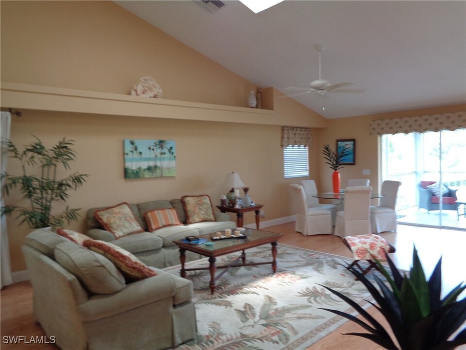 281 Perignon Pl in Naples, FL - Building Photo