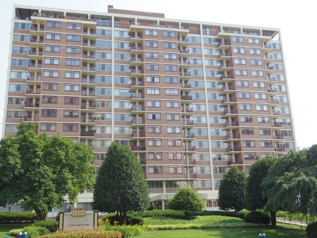 1220 Blair Mill Rd, Unit #209 in Silver Spring, MD - Building Photo - Building Photo