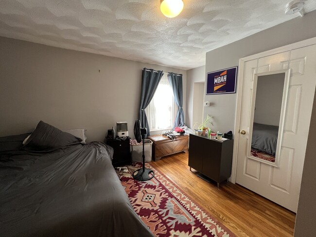 639 Somerville Ave, Unit #3