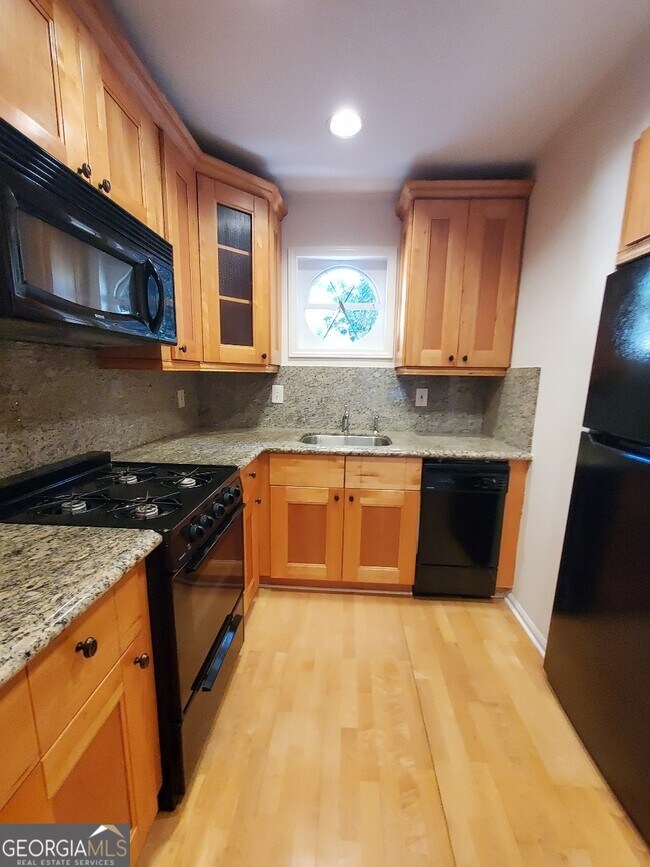 5400 Roswell Rd in Atlanta, GA - Building Photo - Building Photo