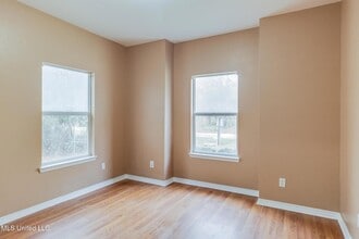 6085 W Bolivar St in Bay St. Louis, MS - Foto de edificio - Building Photo