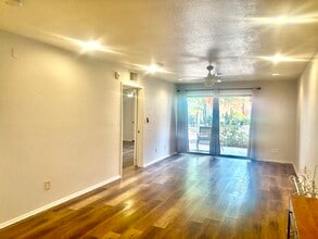 12212 N Paradise Village Pkwy W in Phoenix, AZ - Building Photo - Building Photo