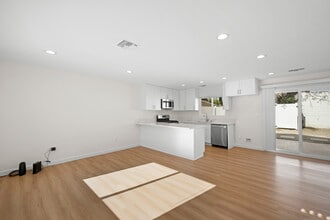 7649 Thousand Oaks Dr in Tujunga, CA - Building Photo - Building Photo