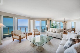 8231 Bay Colony Dr in Naples, FL - Building Photo - Building Photo