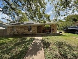 120 Mary Alice Dr in Valley Mills, TX - Building Photo