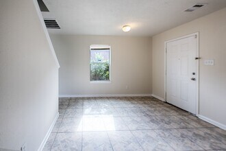 8139 Sanders Glen Ln in Humble, TX - Foto de edificio - Building Photo