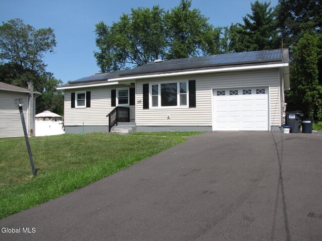 10 Flicker Dr in Latham, NY - Building Photo - Building Photo