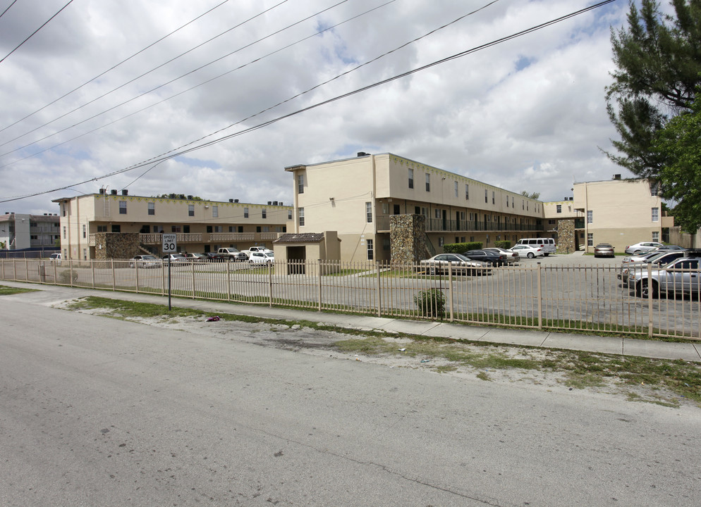 The Gardens in Opa Locka, FL - Building Photo