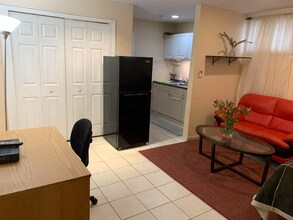 22 Mountain Way in West Orange, NJ - Foto de edificio - Building Photo