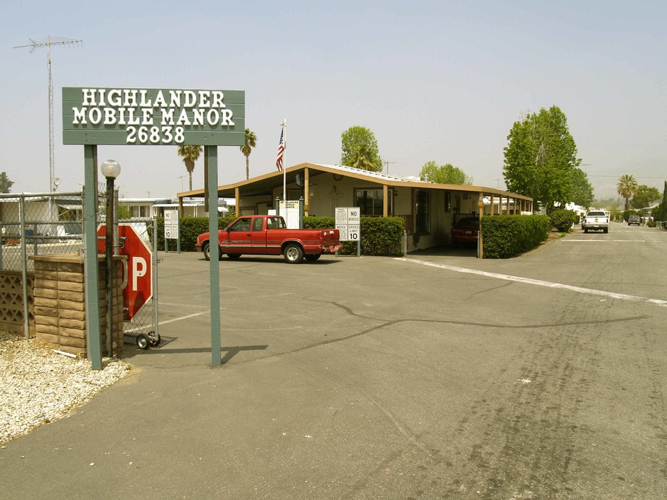 Highland Mobile Manor in Highland, CA - Building Photo
