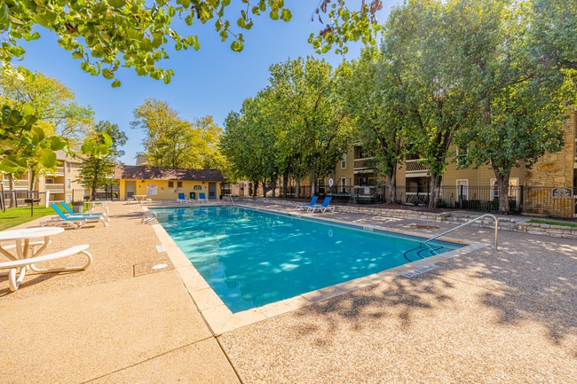 Lexington Hills in Austin, TX - Foto de edificio - Building Photo