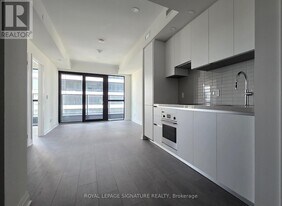 4015 The Exchange in Mississauga, ON - Building Photo