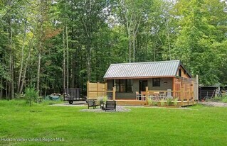 213 Chestnut Hill Rd in Woodstock, NY - Building Photo