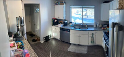 8217 Logan Ave N in Minneapolis, MN - Foto de edificio - Building Photo