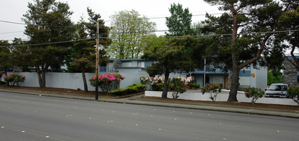 Heatherstone Arms Apartments in Tacoma, WA - Building Photo - Building Photo