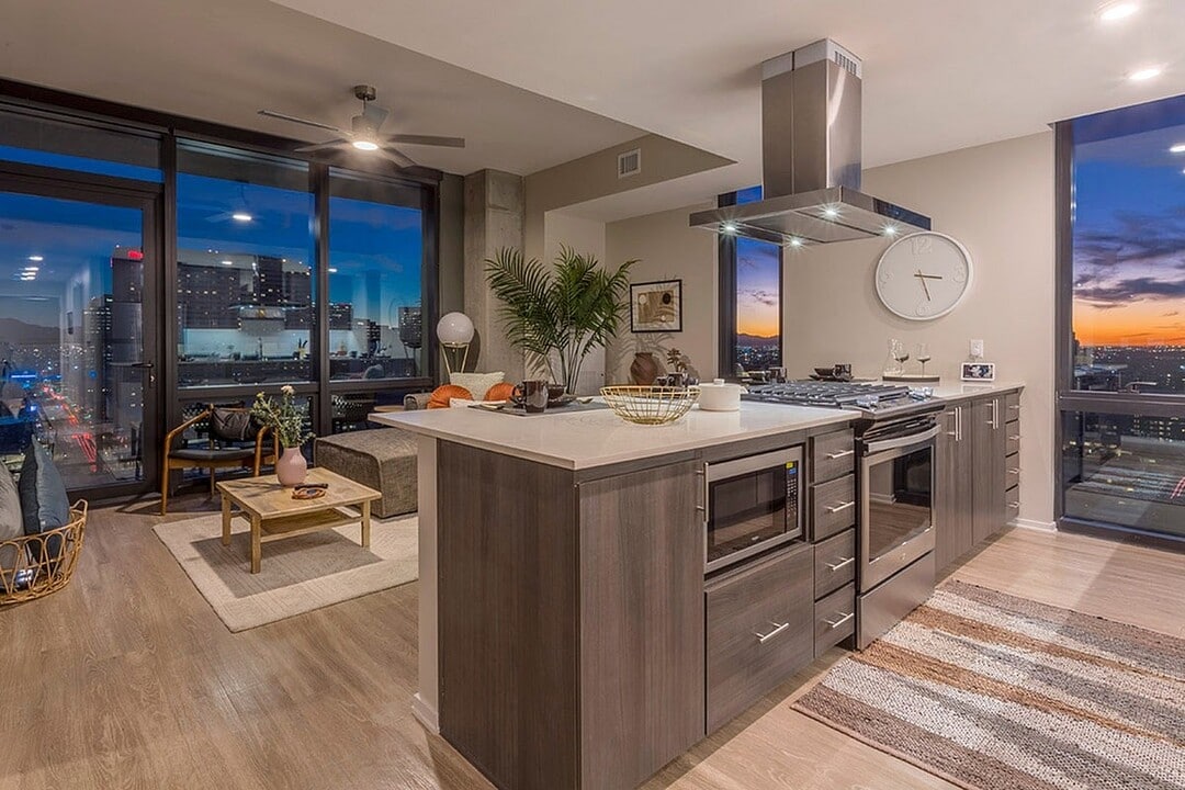 Altura in Phoenix, AZ - Building Photo