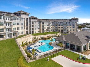 Vue at Sonoma Verde in San Antonio, TX - Foto de edificio - Building Photo