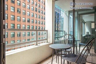 210 N Wells St, Unit SI FL14-ID605 in Chicago, IL - Building Photo - Building Photo