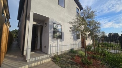 10422 1/2-10422 1/2 Graham Ave in Los Angeles, CA - Building Photo - Building Photo